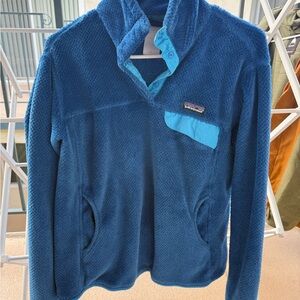 Women’s Blue Fleece Patagonia pullover  with Pocket